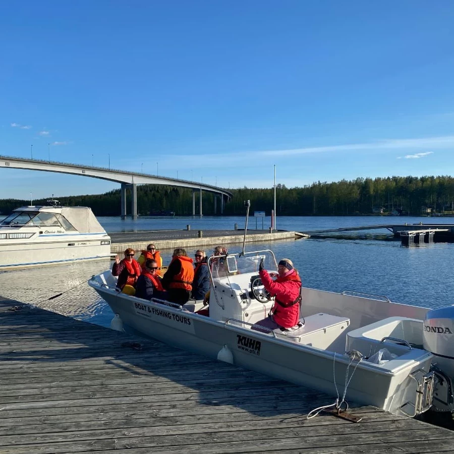 Motor boat for fishing