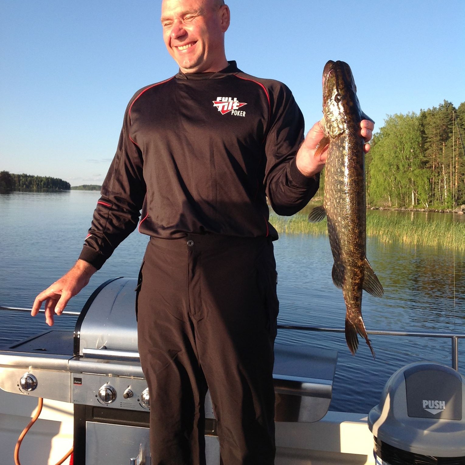 Blue Saimaa organisiert geführte Angeltouren auf dem Saimaa-See mit Fokus auf große Hechte.