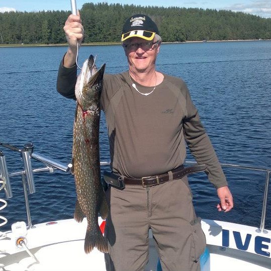 Trolling na szczupaka na jeziorze Saimaa w Finlandii.