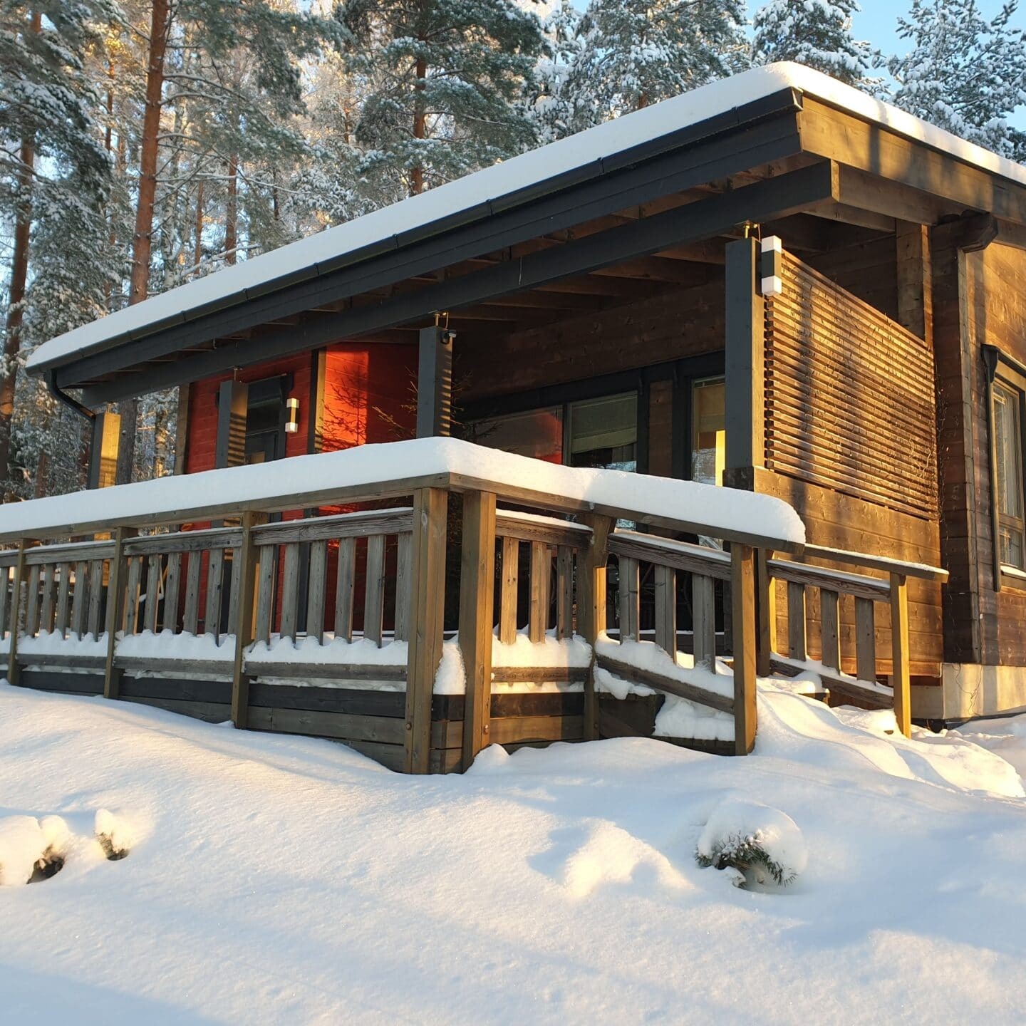 Villa Hauki – przytulny domek nad jeziorem w Puumali, idealny na wędkarskie wakacje w Finlandii.